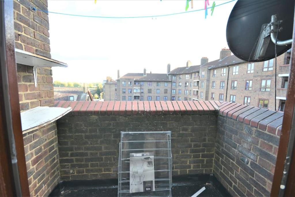 Lovely 4 Bedroom Apartment Close To The City Walking Distance From The Rivere View London Exterior photo