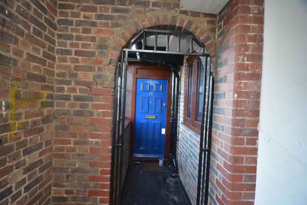 Lovely 4 Bedroom Apartment Close To The City Walking Distance From The Rivere View London Exterior photo