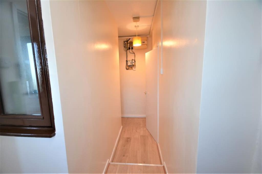 Lovely 4 Bedroom Apartment Close To The City Walking Distance From The Rivere View London Exterior photo